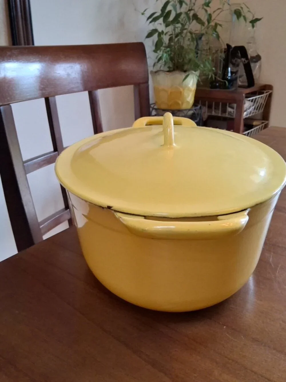 Vintage Descoware Belgium Enamel Cast Iron Casserole FE 8 3-A w/Yellow Lid